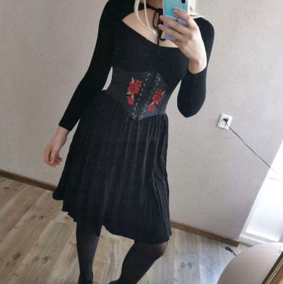 Black corset floral rose embroidered boho faux leather waist western dress belt - Picture 5 of 14